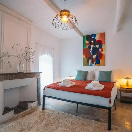 La Maison De La Calade Feriehus