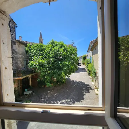 La Maison De La Calade بيت للعطل *